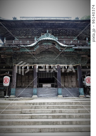 金比羅宮は香川県の像頭山に鎮座する神社です。 金比羅宮は香川県の像頭山に鎮座する神社です。 96140374