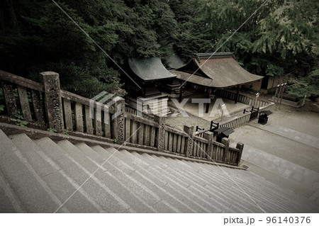 金比羅宮は香川県の像頭山に鎮座する神社です。 金比羅宮は香川県の像頭山に鎮座する神社です。 96140376
