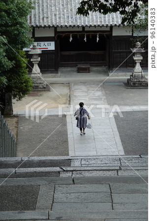 金比羅宮は香川県の像頭山に鎮座する神社です。 金比羅宮は香川県の像頭山に鎮座する神社です。 96140383