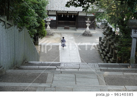 金比羅宮は香川県の像頭山に鎮座する神社です。 金比羅宮は香川県の像頭山に鎮座する神社です。 96140385
