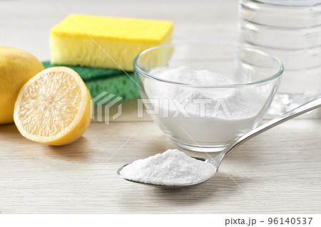 Environmentally friendly detergent - baking soda with vinegar. 96140537