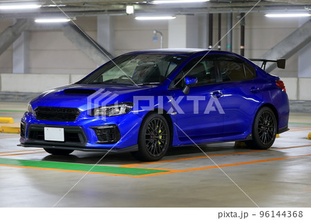駐車場のスポーツカー イメージ 駐車場のスポーツカー イメージ 96144368