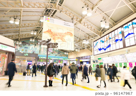 【東京都】1月・帰宅する人で賑わう上野駅 96147967