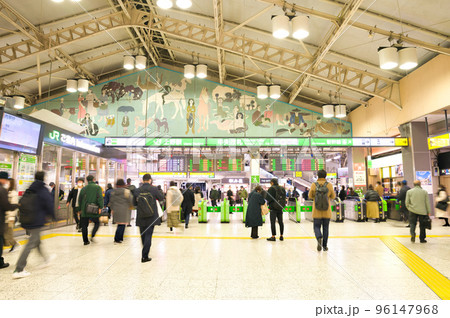 【東京都】1月・帰宅する人で賑わう上野駅 96147968