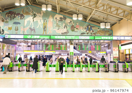 【東京都】1月・帰宅する人で賑わう上野駅 96147974