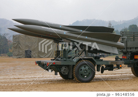 運搬される陸上自衛隊のミサイル 96148556