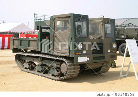 展示される陸上自衛隊の資材運搬車 展示される陸上自衛隊の資材運搬車 96148558
