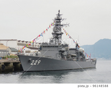 停泊中の海上自衛隊護衛艦 96148588