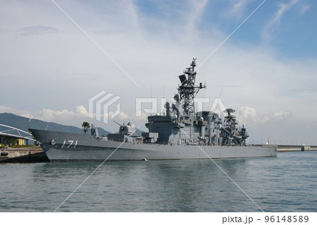 停泊中の海上自衛隊護衛艦 96148589