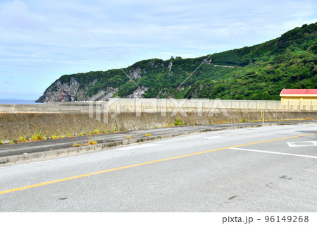 宜名真漁港付近より茅打バンタ方面を望む(沖縄県国頭村)【2022.11】 96149268