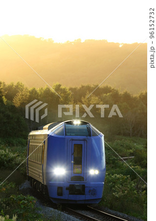 黄昏時の宗谷本線を札幌へ向け駆ける特急宗谷 特急宗谷 宗谷本線 黄昏時の宗谷本線を札幌へ向け駆ける特急宗谷 特急宗谷 宗谷本線 96152732