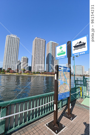 東京都越中島公園から隅田川ウオーターフロントを見た風景 東京都越中島公園から隅田川ウオーターフロントを見た風景 96154231