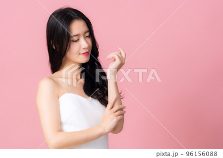 ウエディング　ブライダル　女性　花嫁　結婚 96156088