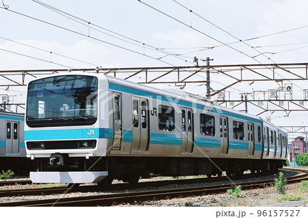 車両基地に停車する京浜東北線の209系500番台の写真素材 [96157527