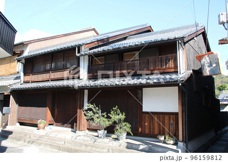 室津のまちなみ　格子が美しい古民家　兵庫県たつの市御津町室津 96159812