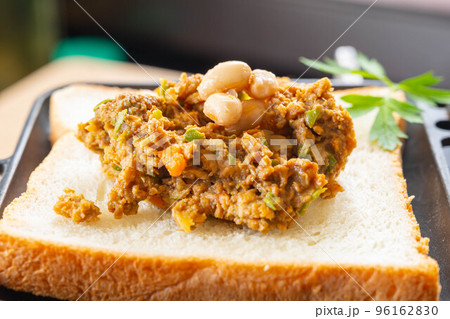 大豆ミートのキーマカレーサンド 96162830