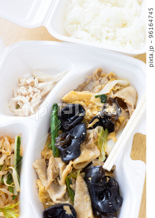 美味しい豚肉とキクラゲの卵炒め 96164745