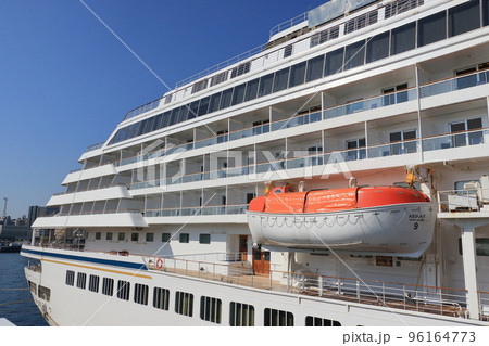 豪華客船の舷側 客船 クルージング 船旅 豪華客船の舷側 客船 クルージング 船旅 96164773