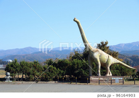 ロードパーキング恐竜街道の風景（福井県 勝山市 恐竜博物館） 96164903