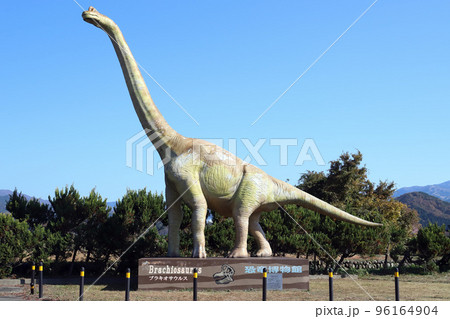 ロードパーキング恐竜街道の風景（福井県 勝山市 恐竜博物館） 96164904