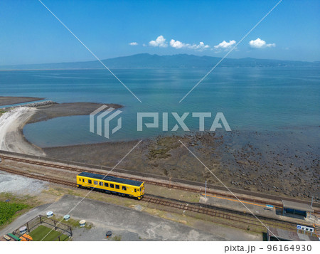 海沿いを走る島原鉄道 96164930