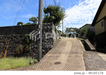 大村市松原の坂道風景 96165178