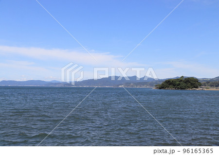 松原駅付近の大村湾（長崎県大村市） 96165365