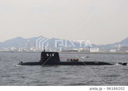 神戸の街並みを背景にした海上自衛隊の潜水艦たいげい 神戸の街並みを背景にした海上自衛隊の潜水艦たいげい 96166202