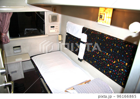 寝台特急の個室ソロ室内 96166865