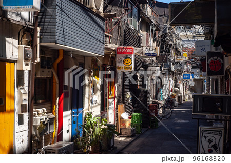 在りし日の新宿ゴールデン街の日中のスナップです 在りし日の新宿ゴールデン街の日中のスナップです 96168320