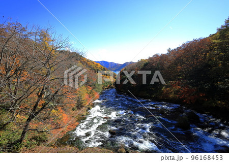 秋の奥日光竜頭の橋からの湯川 秋の奥日光竜頭の橋からの湯川 96168453