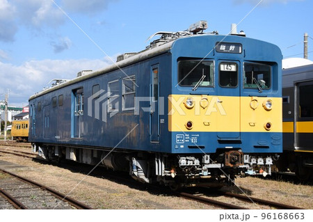 車両基地に停車する臨時表示の145系 96168663