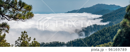 Spectacular sea of clouds panorama under the mountain range 96169789