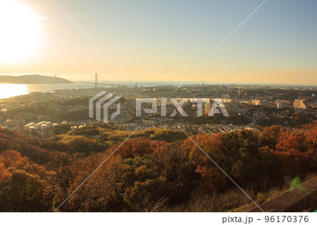 須磨浦山上遊園から眺める明石海峡大橋 須磨浦山上遊園から眺める明石海峡大橋 96170376