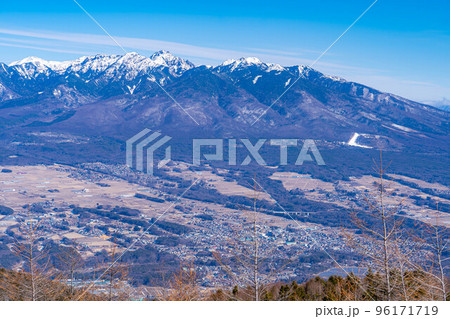 【冬素材】冬の入笠山山頂から見た南アルプスと八ヶ岳【長野県】 【冬素材】冬の入笠山山頂から見た南アルプスと八ヶ岳【長野県】 96171719