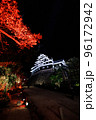 夜のリニューアルされた岡山城 96172942