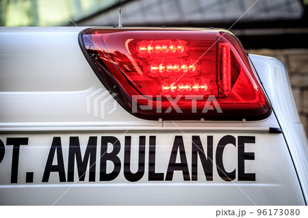 医療イメージ 救急車の赤色灯 医療イメージ 救急車の赤色灯 96173080