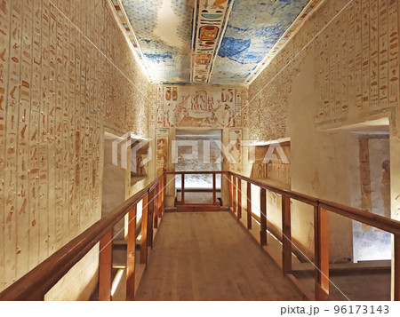 Tomb in the Valley of the Kings in Luxor 96173143