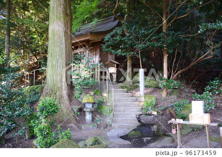 小国両神社・多賀社・銭洗い御神水 96173459