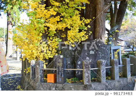 小国両神社・綿貫の隠岩 96173463