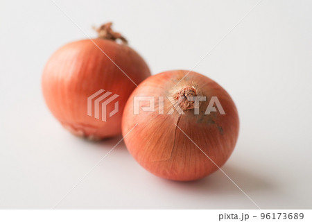 野菜　皮あり玉ねぎ二つ 96173689