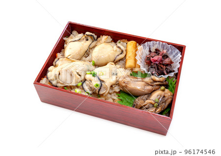 お持ち帰り牡蠣飯のお弁当【白背景・切り抜き】 お持ち帰り牡蠣飯のお弁当【白背景・切り抜き】 96174546