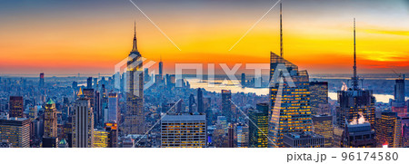 Aerial view of Manhattan at sunset 96174580