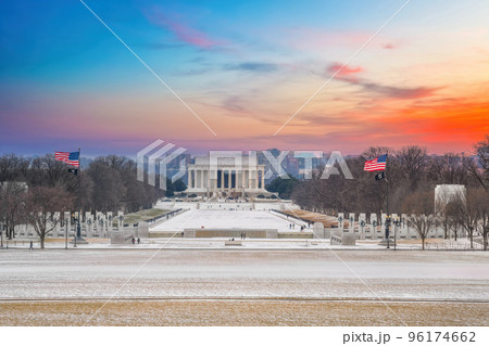 Lincoln memorial at winter, Washington DC 96174662