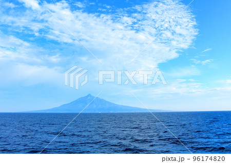 北海道紀行　稚内行きフェリーの船上から　礼文島 96174820