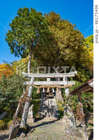 日谷神社 鳥居 鳥取県日野郡日南町笠木 日谷神社 鳥居 鳥取県日野郡日南町笠木 96175406