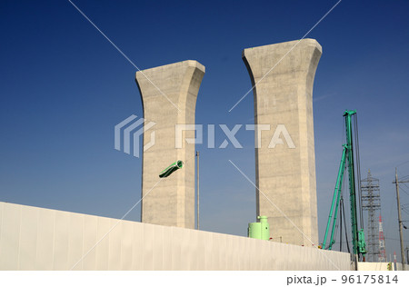 高架橋建設中-14 高架橋建設中-14 96175814