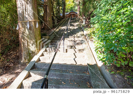 日谷神社 参道 鳥取県日野郡日南町笠木 日谷神社 参道 鳥取県日野郡日南町笠木 96175829
