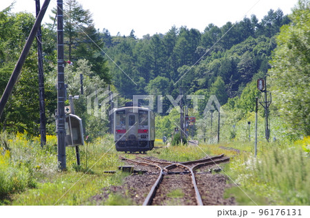 根室本線 上尾幌駅に到着するキハ54 96176131