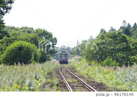 根室本線 初田牛駅に到着するキハ54 根室本線 初田牛駅に到着するキハ54 96176140